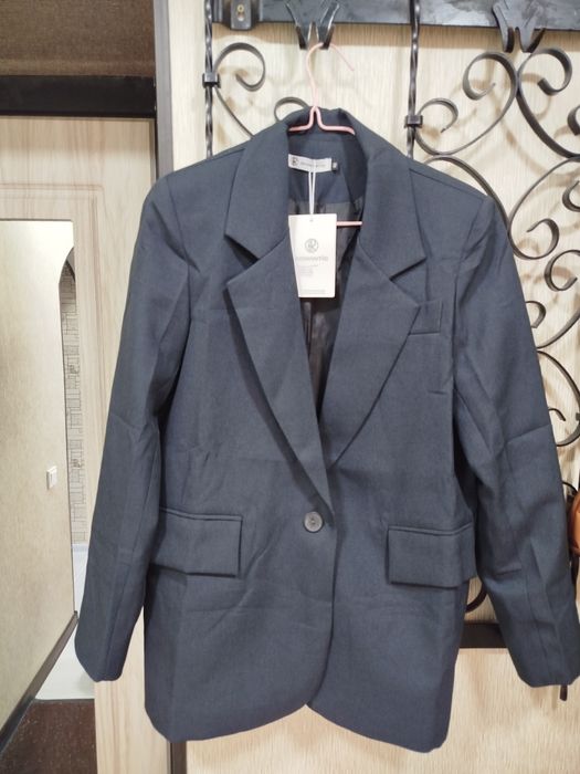 Шикарный итальянский пиджак новый оверсайз плотный  подойдёт подо всё