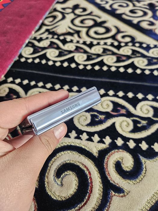 Продается телефон z flip 4 ,256