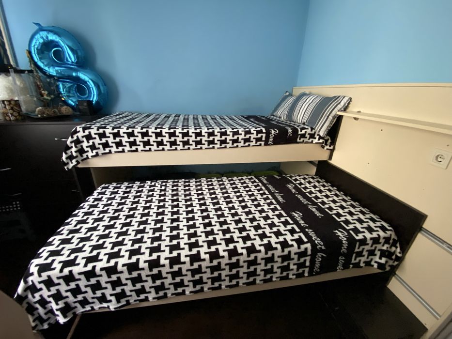 Двуетажно легло на релси