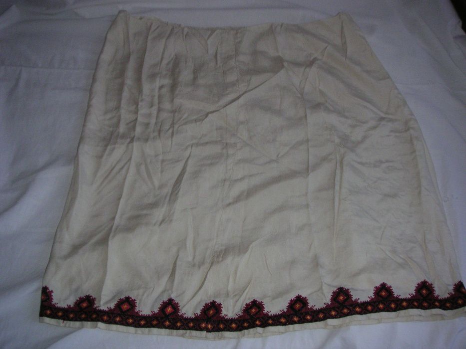 Автентична ръчно Бродирана Народна носия Пола и Риза; Престилка