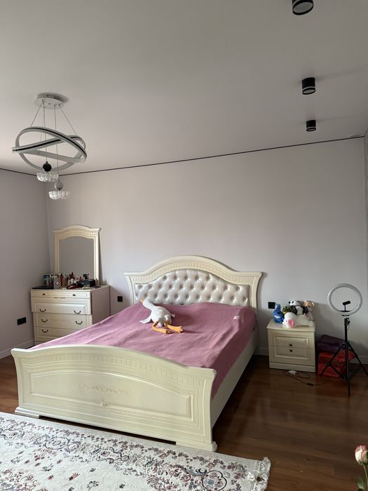 Кровать для спальни