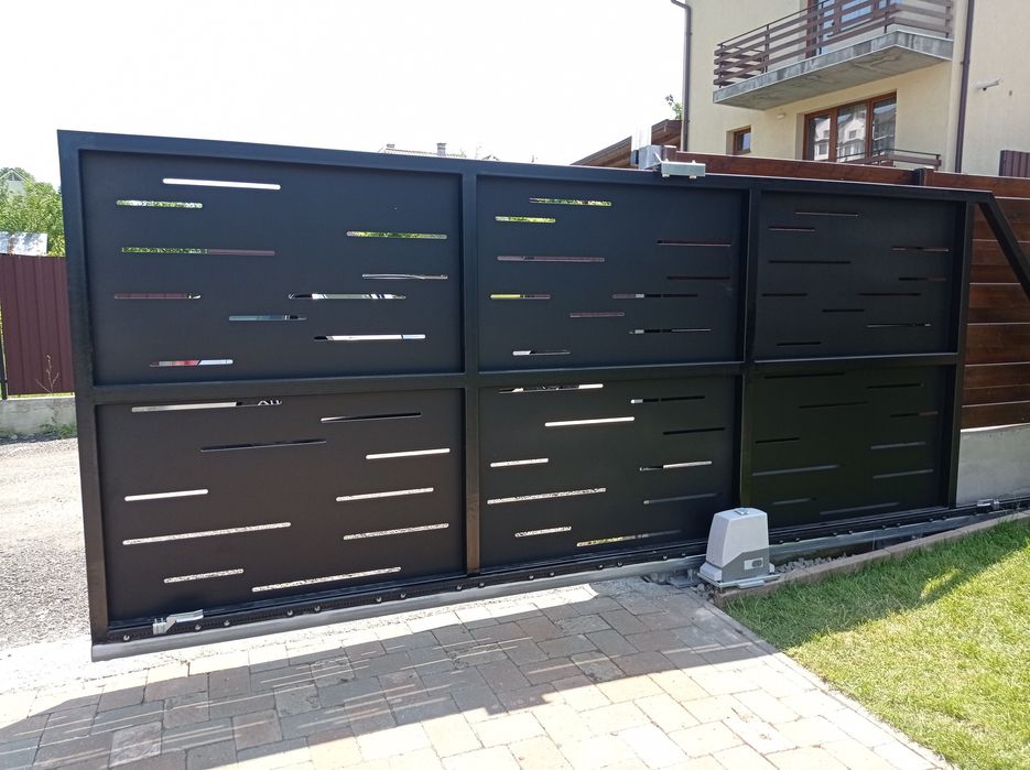 Porti metalice cu panouri traforate