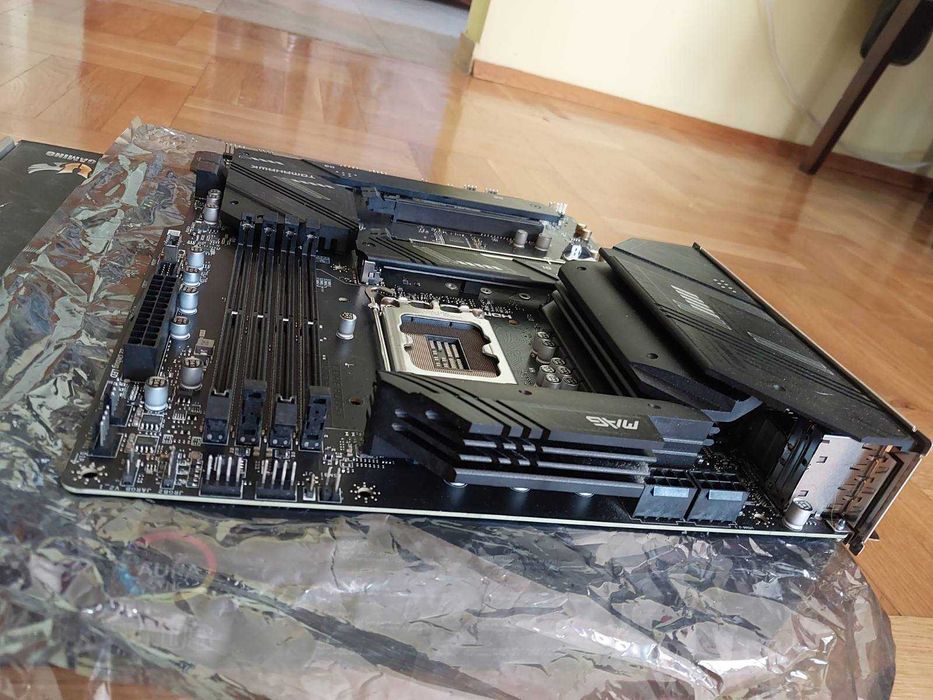 Intel Core i7 13700KF + MSI B760 Tomahawk Wi-Fi DDR5