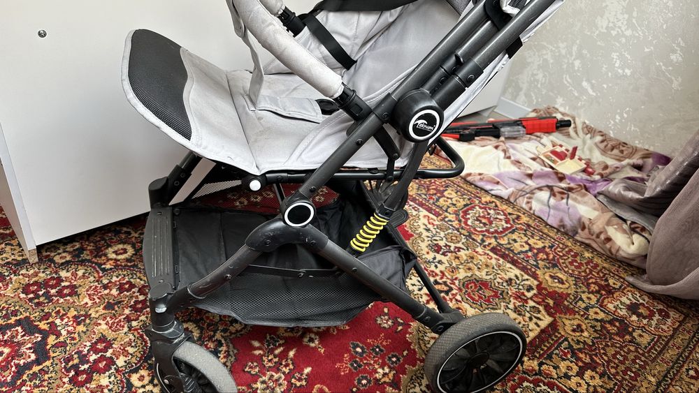 Продам прогулочную коляску