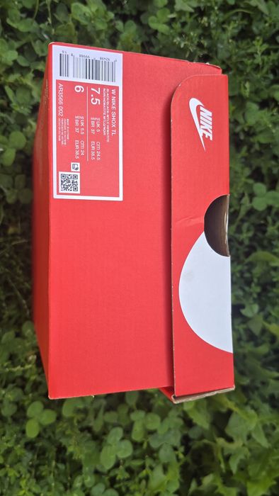 Vând Nike Shox pe culoarea neagra