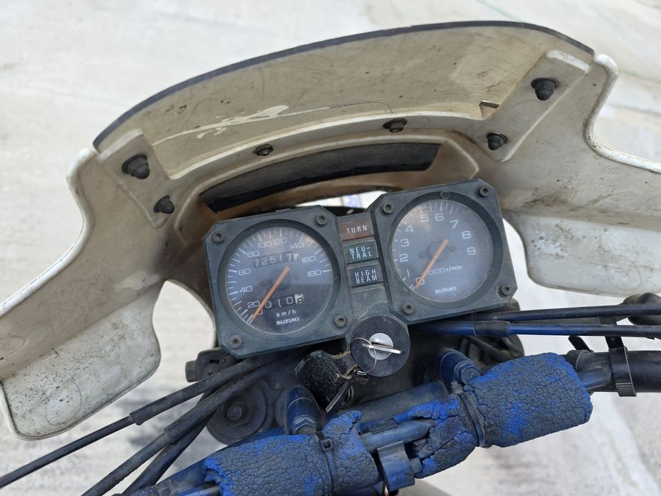 Продавам Сузуки dr  600