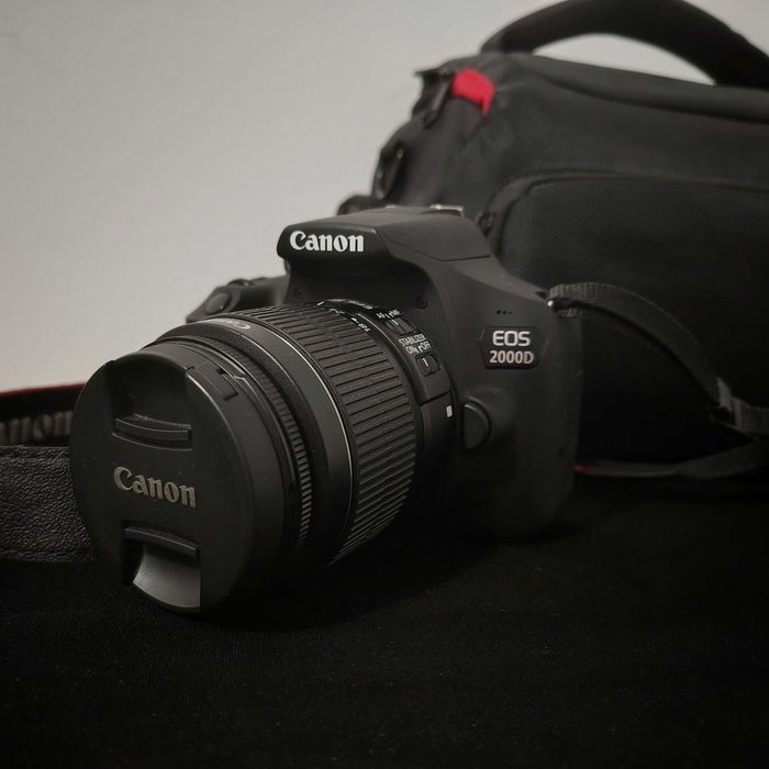 Canon EOS 2000D + 18-55mm IS II — комплект