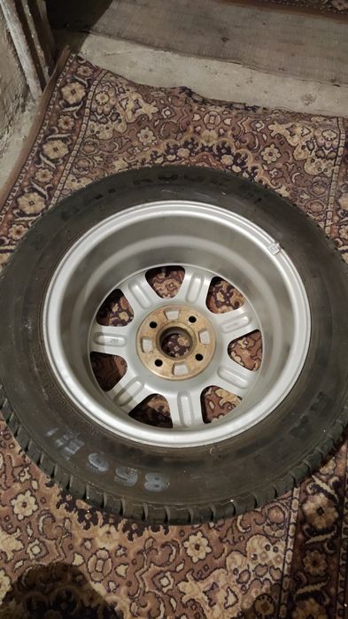 Продам литой диск R14 с резиной