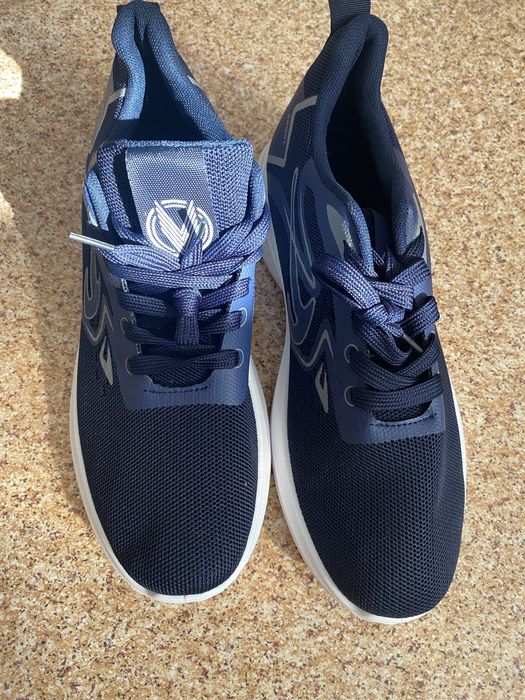 Кроссовки    Мужские   Продам .