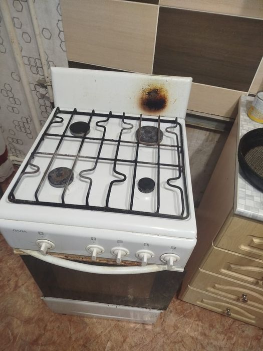 Продам газовую плиту Лада