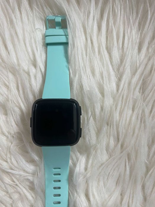 Ceas smartwatch Fitbit Versa  Negru