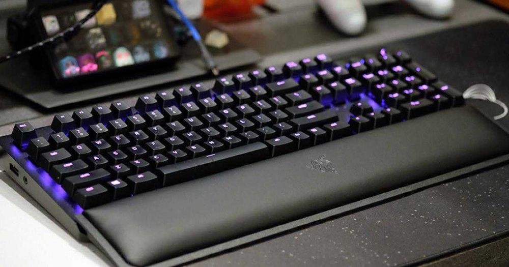 Tastatura Gaming Mecanica Razer BlackWidow Elite RGB 1.3 kg - sigilata