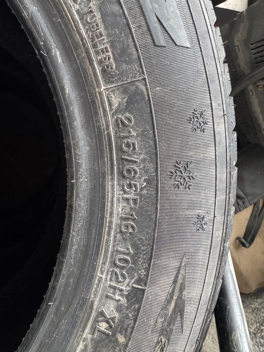 Продам 2 комплекта резины на ниву