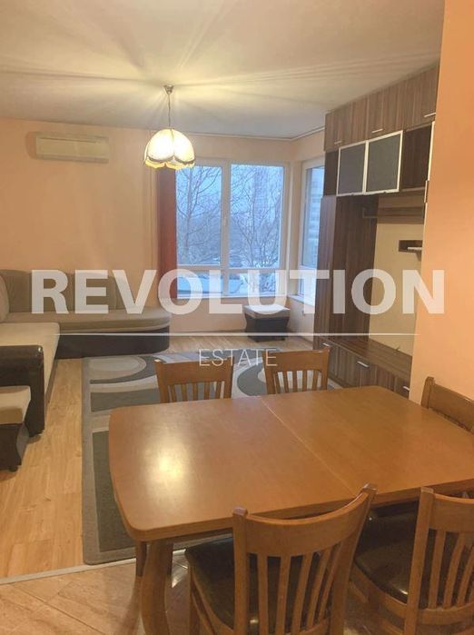 Тристаен апартамент в района на Възраждане 1!