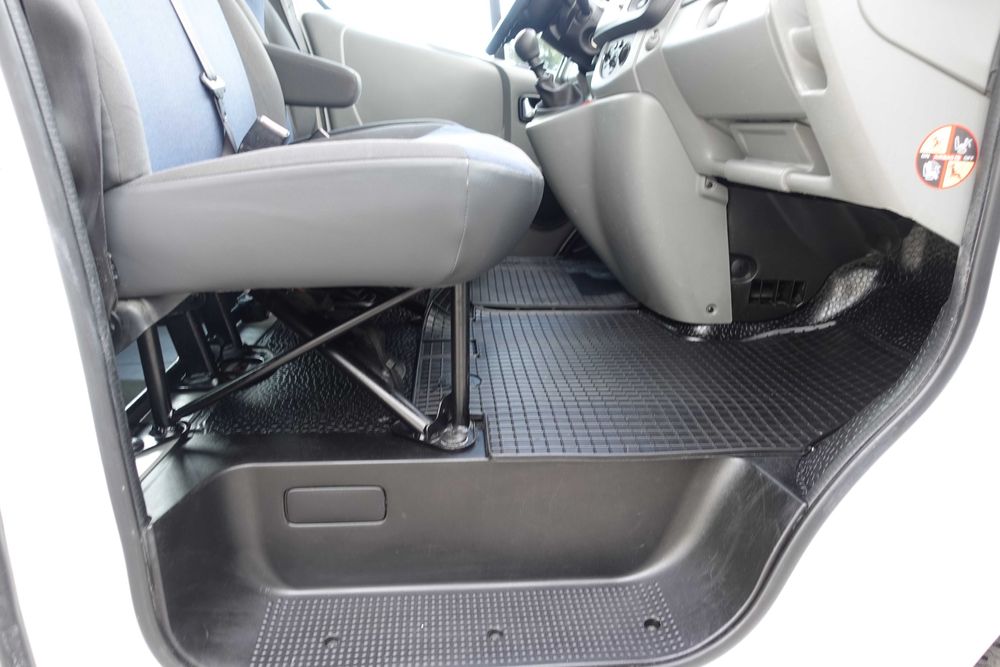 RenaultTRAFIC 2013 2.0d 84Kw/114Cp*9Locuri*Euro5 115000km(Negarantat)* Impecabila*ImportFRANTAInscrisaInRomania03.2026StareTehnicaFoarteBUNA,RotiNOI