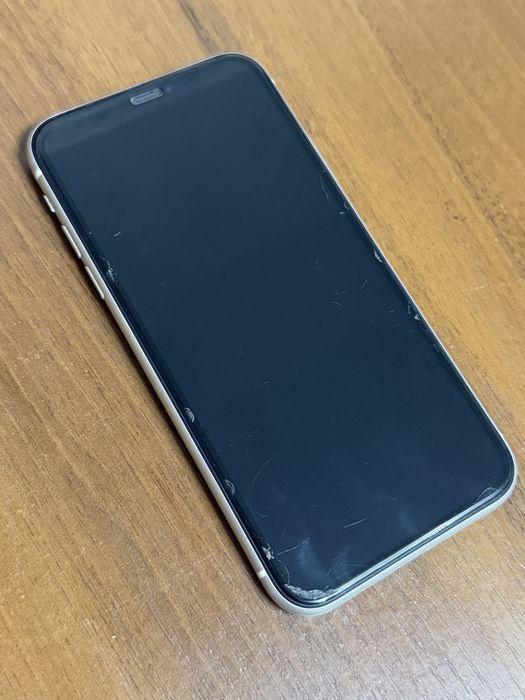 iPhone 11 белый 128гб
