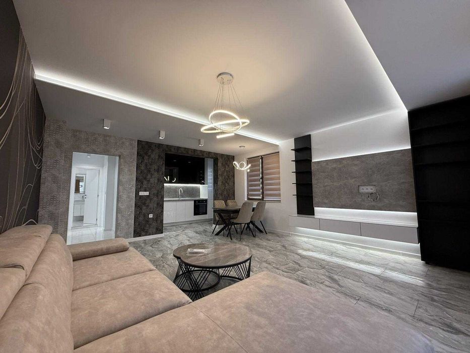 Продава се Тристаен апартамент в Пловдив, Остромила - 118 кв.м за 1907 €/кв.м - Снимка #1