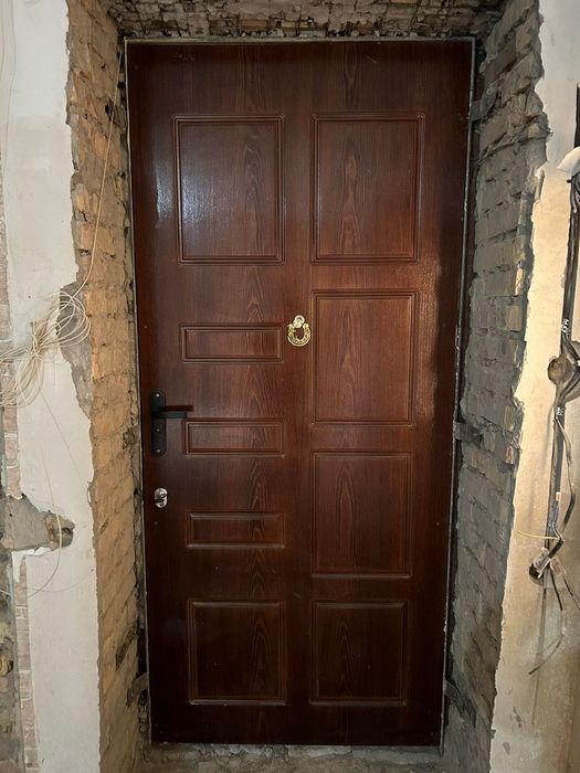 Продам входную дверь