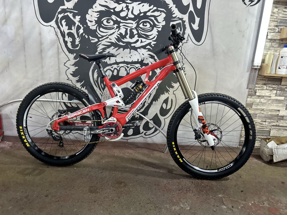 Downhill велосипед Saracen Myst Team 2017 26”