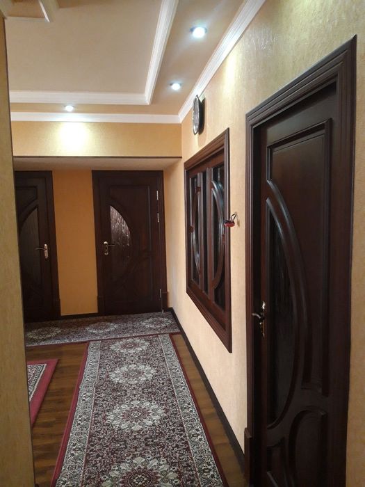 Продаётся дом в центре города Янгиюлея .Обшая площадь  3  соток .