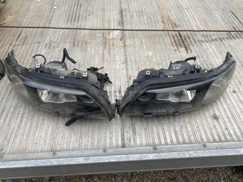 Far Stanga Dreapta Xenon Volvo S60 An 2003/2006 stare perfecta complecte
