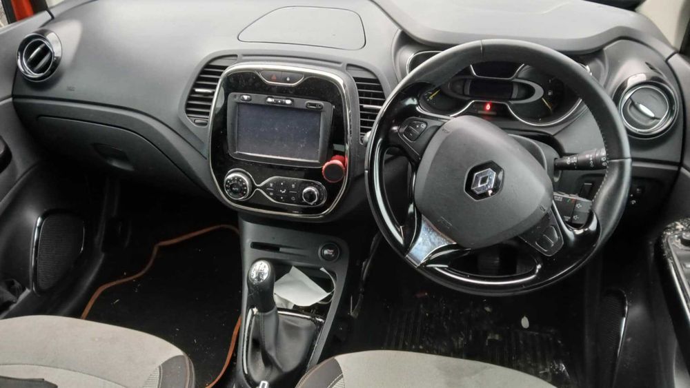 Renault Captur . 1,5 дци . На части