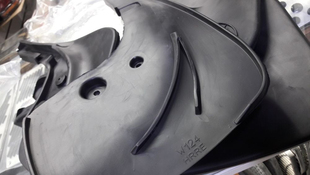 Брызговики на Mercedes Benz E class w124