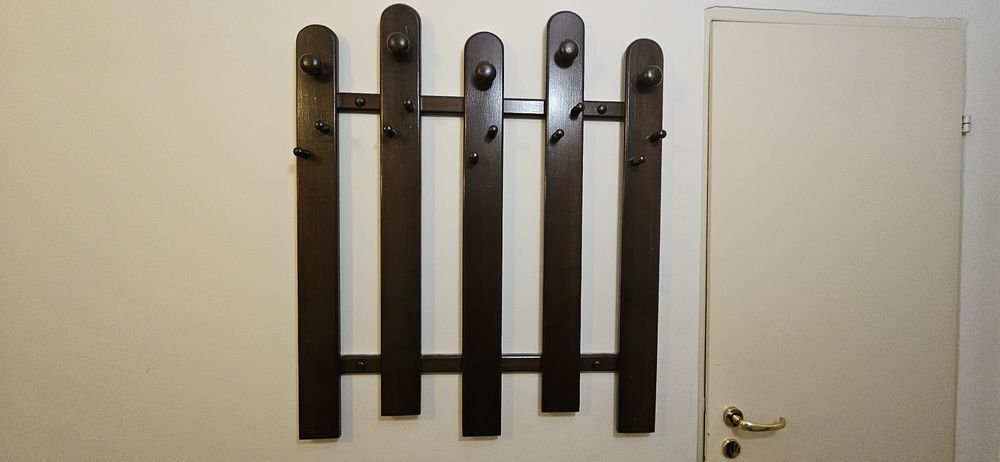 Стена закачалка, естествено дърво, тъмно кафява