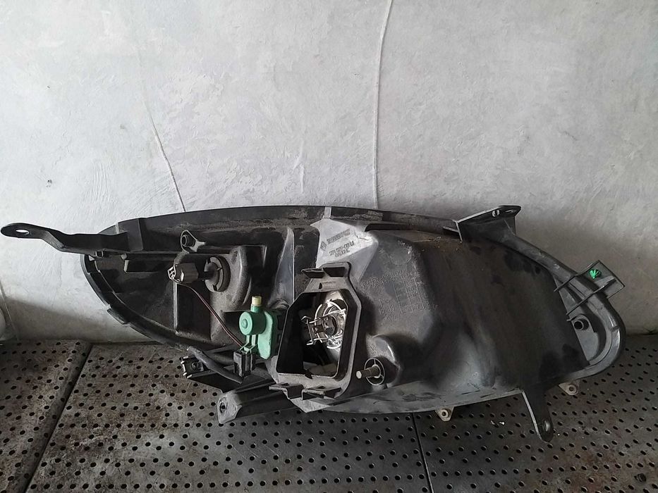 Far stanga renault twingo 2 cn0 27152700li