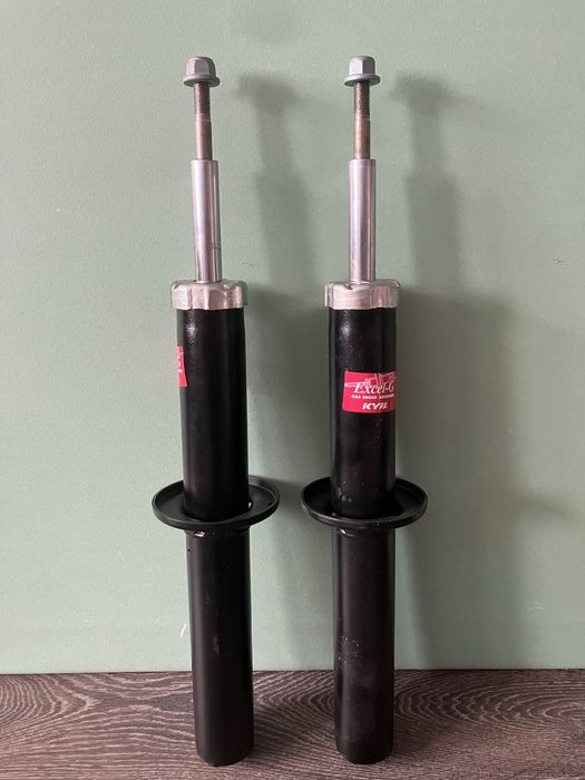 Комплект стоек KYB для BMW X5 e70