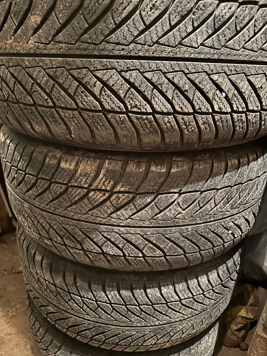 Зимни гуми 255/55/19 good year run flat