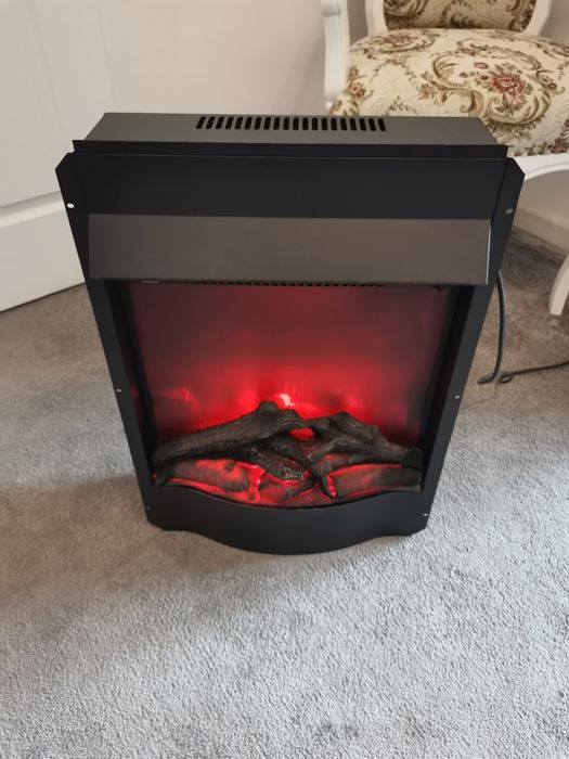 Șemineu electric cu simulator flăcări