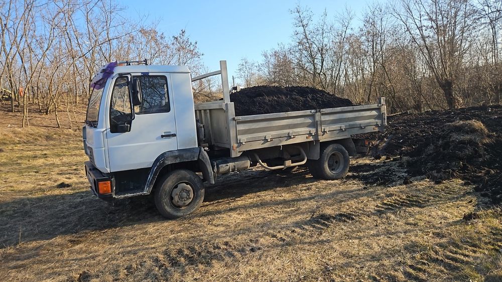 Vând pământ negru