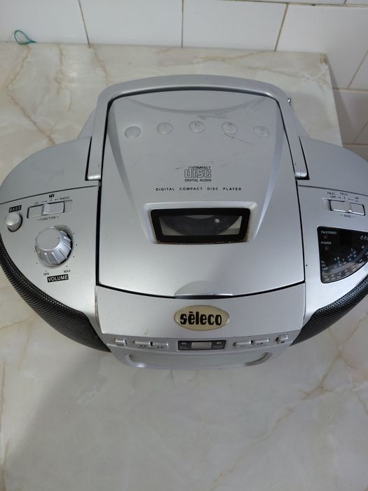 Radio,CD,Televizor.