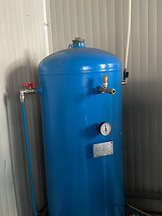 Vand compresor surub 5.5kw ca nou!