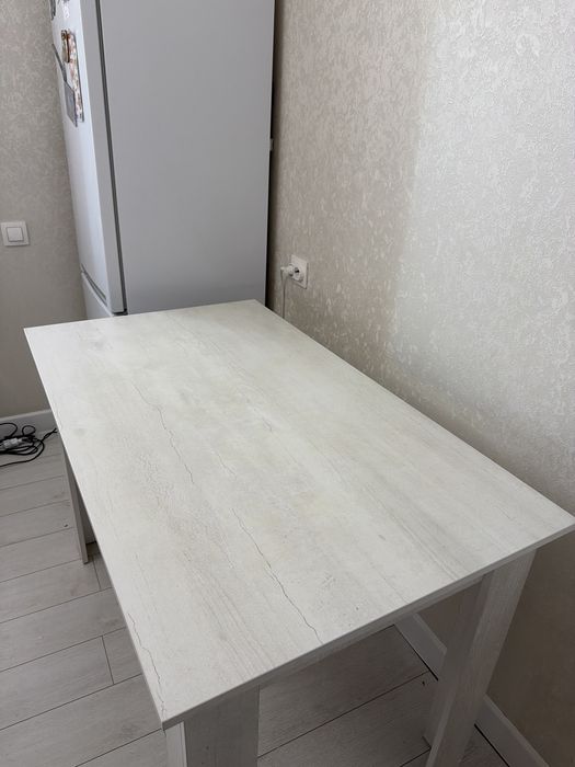 Продаю кухонный стол