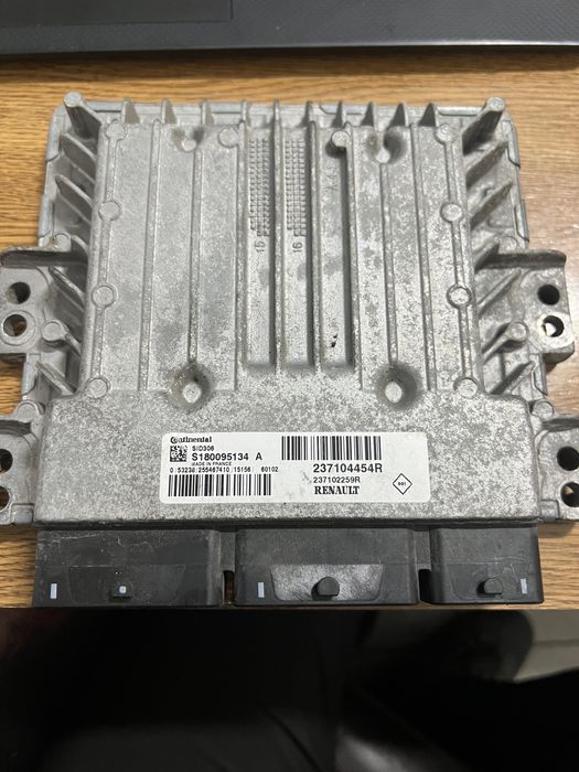 Calculator motor ECU dacia duster 1.5 dci cod 2371044544R