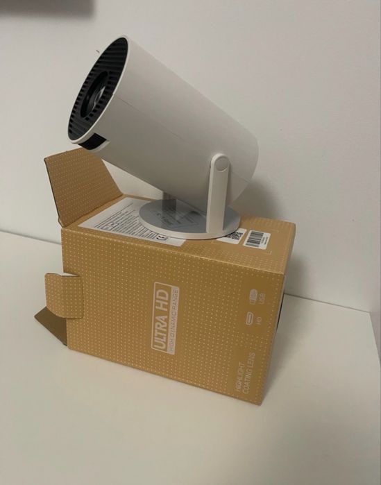 Videoproiector Ultra HD Noi Sigilate