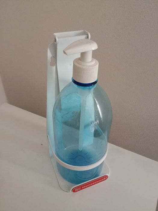 Санитайзер локтевой.