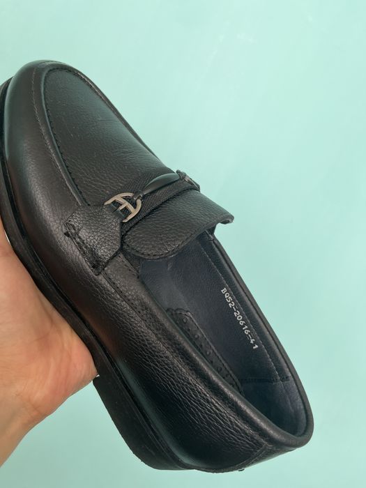 Erkaklar uchun yangi oyoq kiyim