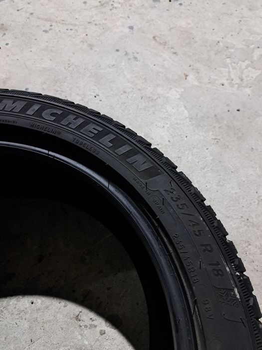4 anvelope iarnă 235 45 r18 Michelin