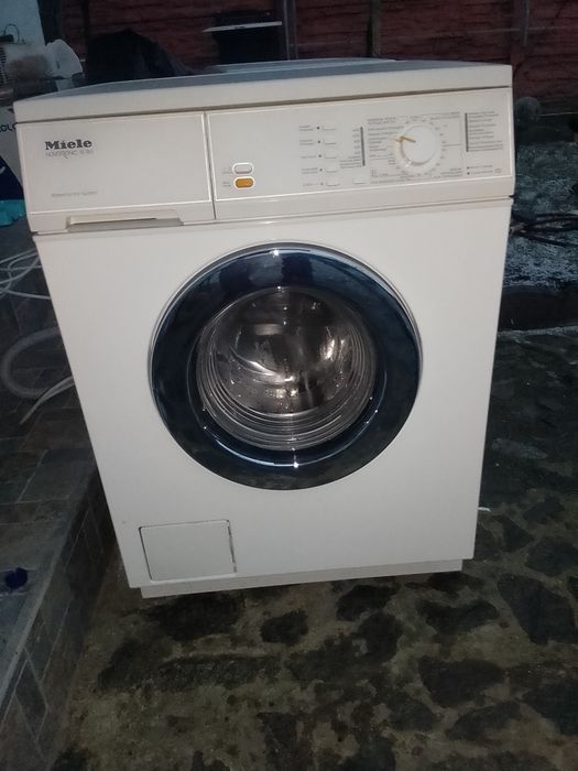 Vând mașină de spălat rufe miele