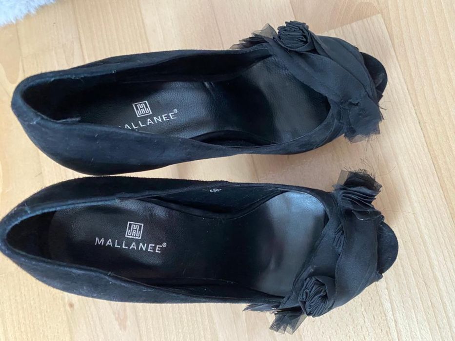Pantofi negri Mallanee