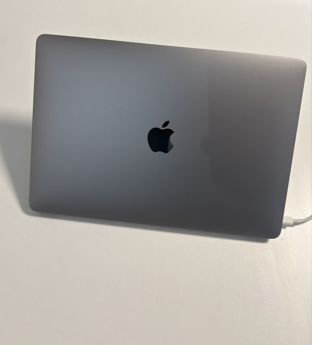 Macbook Air 2020 13” A2179 256 GB Intel Core i3 8GB