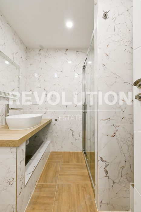 Дава се под наем Тристаен апартамент в София, Център - 80 кв.м за 900 € - Снимка #11