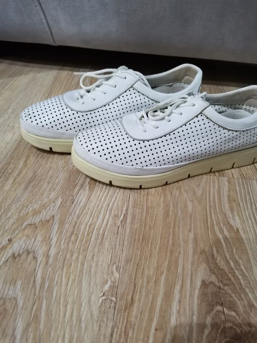 Женские кроссовки, размер 34, б/у