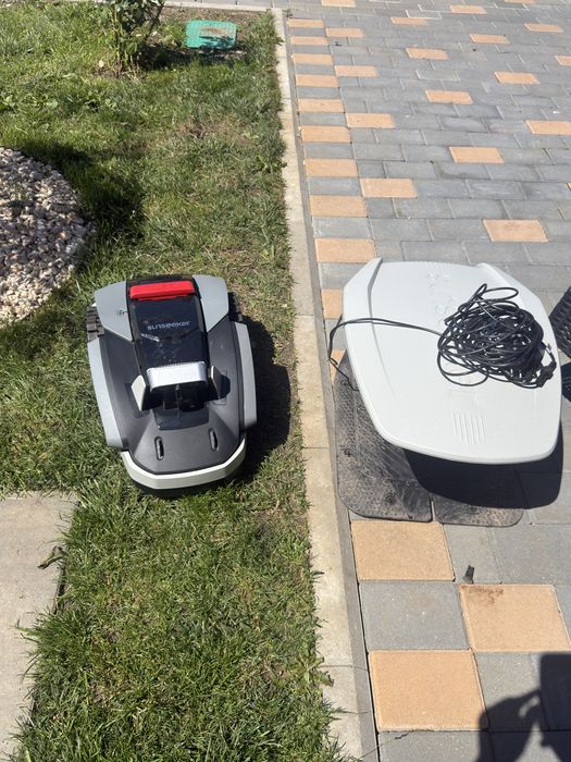Robot de tuns iarba