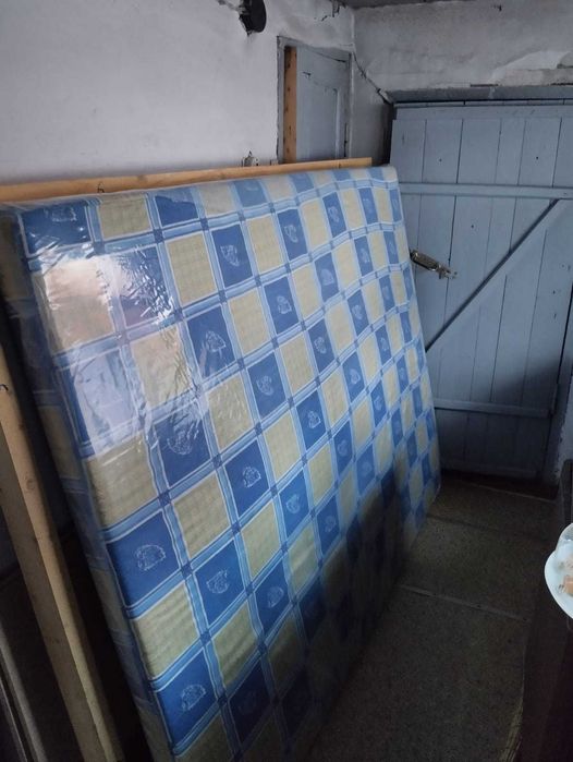 Кровать спальная