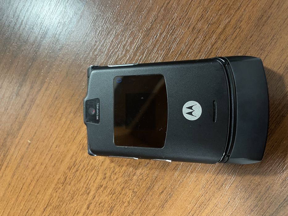 Motorolla V3 почти новый