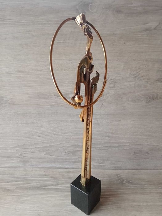 Авторска пластика статуетка